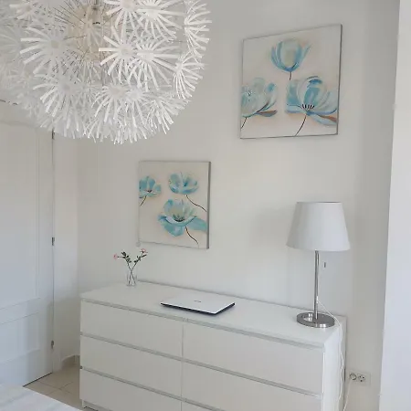 شقة Los Abrigos Apartment